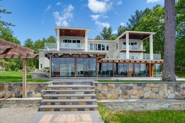 290 Massapoag Rd, Tyngsborough, MA 01879 - back of property with a pergola