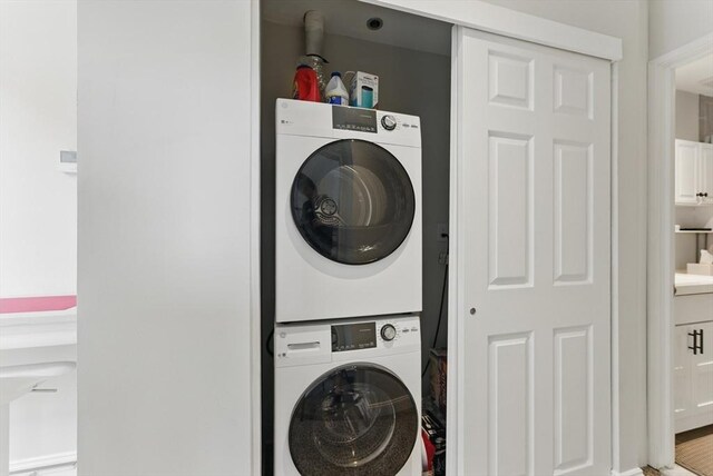 235 State St Unit 406, Springfield, MA 01103 - laundry room with estacked washer and dryer