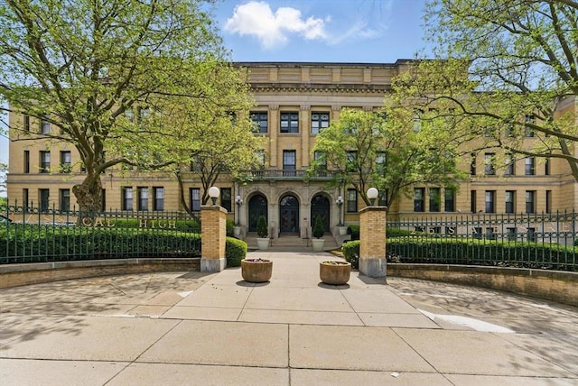 235 State St Unit 406, Springfield, MA 01103 - view of property with a fenced front yard