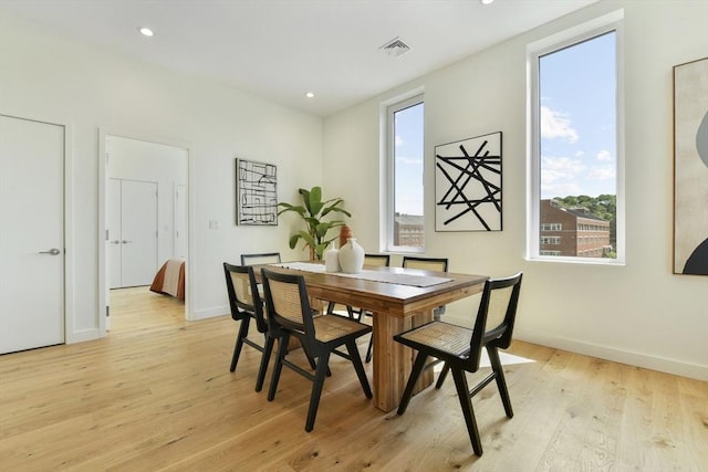 dining space featuring light wood-type flooring, baseboards, visible vents, and recessed lighting