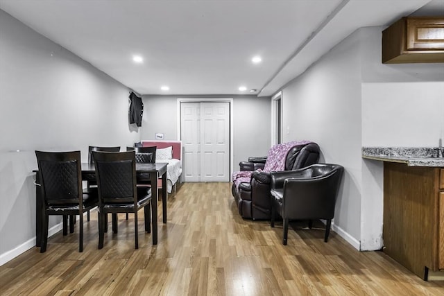 dining room with light wood-style flooring, recessed lighting, and baseboards