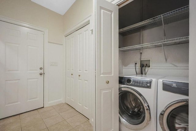 laundry area featuring light tile patterned flooring and independent washer and dryer