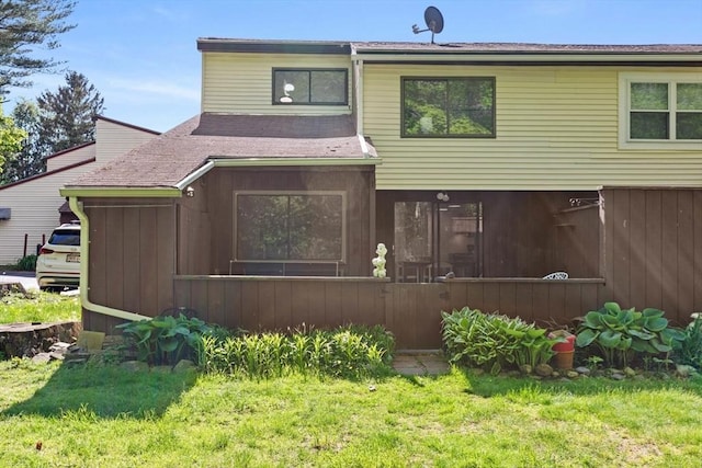 29 Adams Ct Unit 29, Amesbury, MA 01913 - back of house with a shingled roof