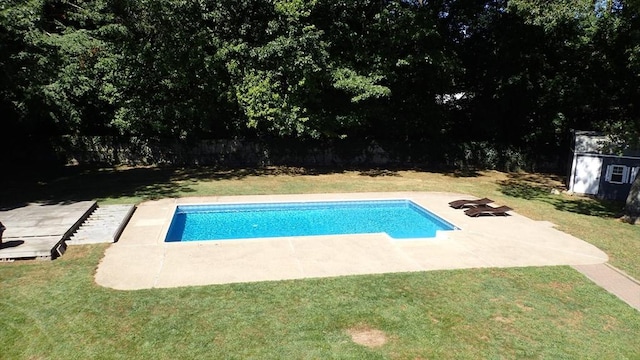 view of swimming pool with a patio area and a lawn