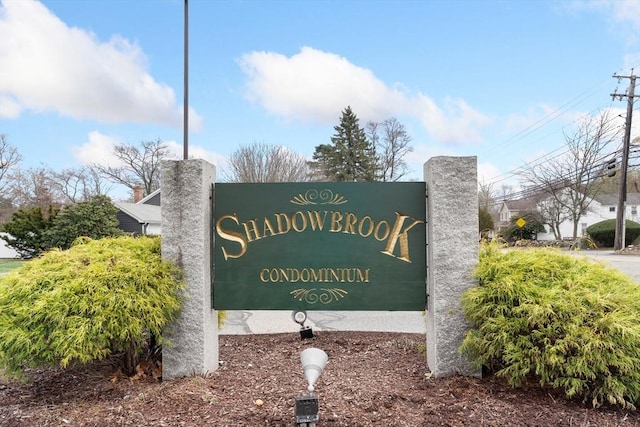 view of community / neighborhood sign