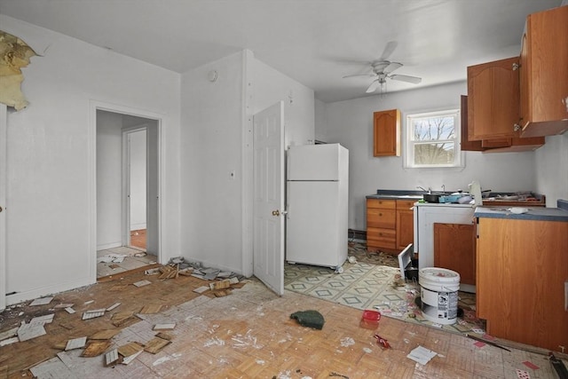 kitchen with ceiling fan and white appliances