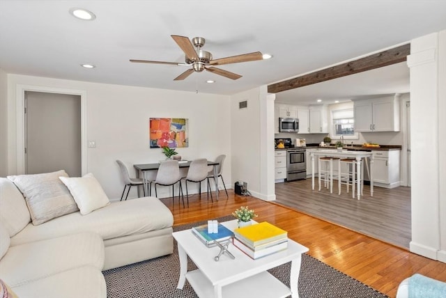 living area with a ceiling fan, visible vents, baseboards, recessed lighting, and light wood-style floors