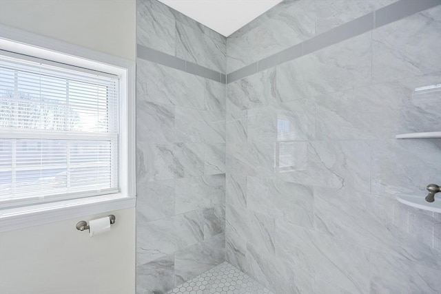 bathroom featuring a tile shower