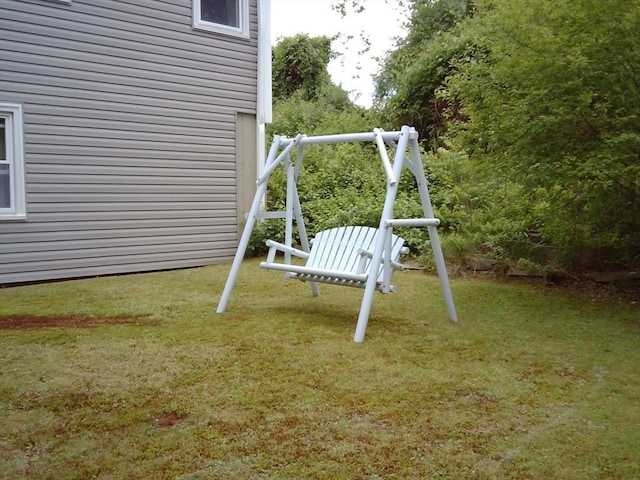 625 Middleboro Ave, Taunton, MA 02718 - view of grassy yard