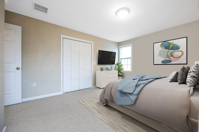 bedroom featuring visible vents, baseboards, a closet, and carpet flooring