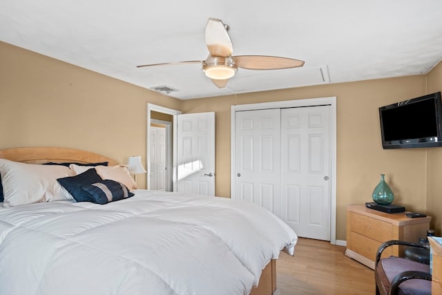 bedroom featuring ceiling fan, light hardwood / wood-style floors, and a closet