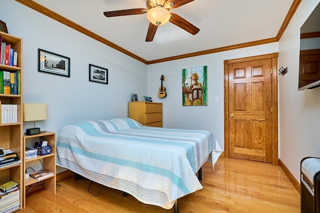 bedroom with crown molding, ceiling fan, and light wood-style flooring