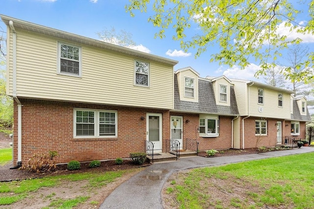 view of front of house with brick siding