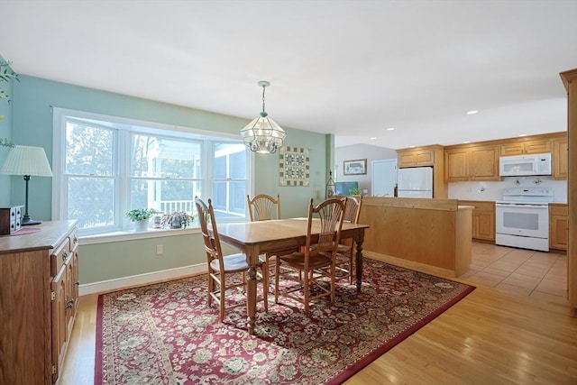 dining area featuring recessed lighting, baseboards, and light wood finished floors