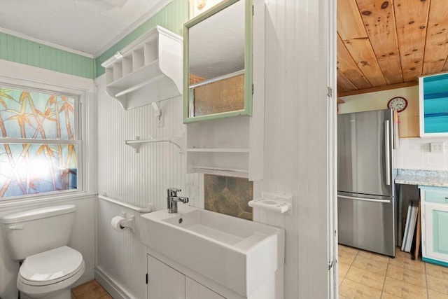 bathroom featuring wooden ceiling, ornamental molding, and toilet