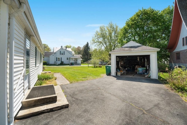 view of detached garage