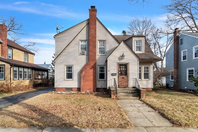 view of front of home featuring a front yard