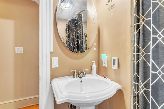 bathroom featuring sink