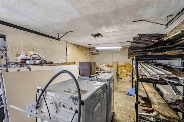 garage with washer / clothes dryer