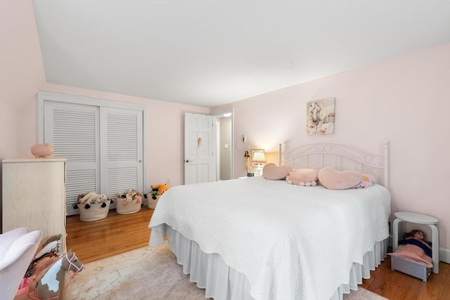 bedroom featuring light wood-style flooring and a closet
