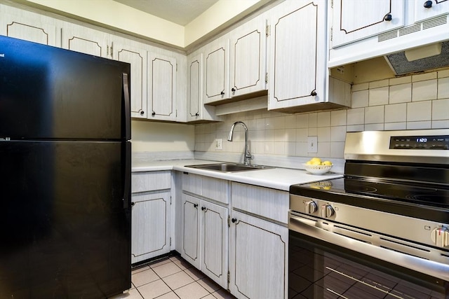 915 Edgell Rd Unit 85, Framingham, MA 01701 - kitchen with stainless steel range with electric cooktop, freestanding refrigerator, light countertops, under cabinet range hood, and tasteful backsplash