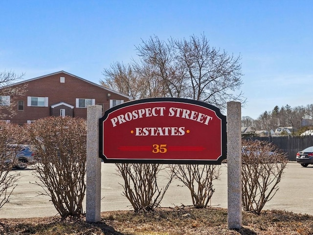 view of community / neighborhood sign