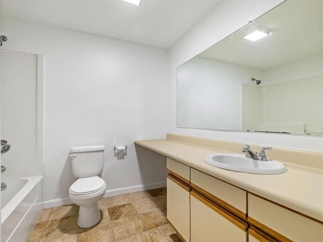 full bath with washtub / shower combination, baseboards, toilet, and vanity