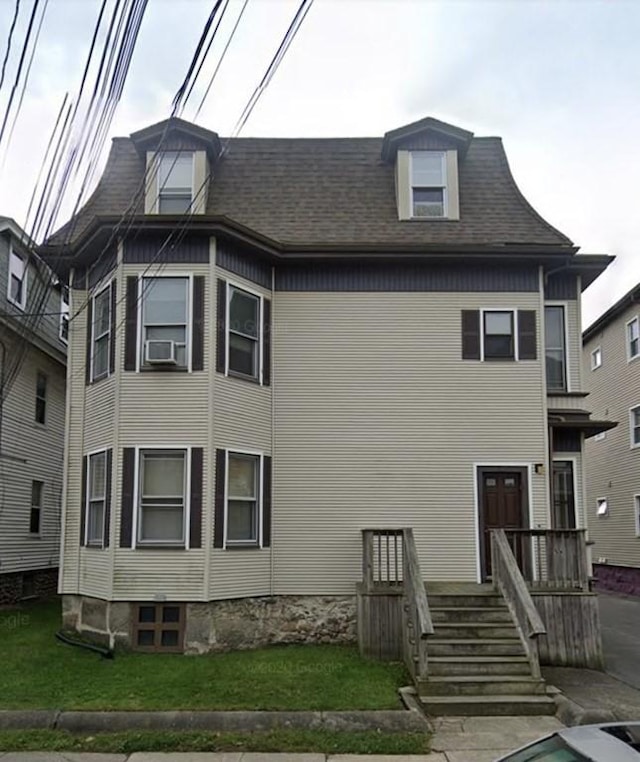 view of front of house with a front lawn