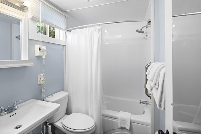 full bathroom featuring sink, shower / bath combo, and toilet