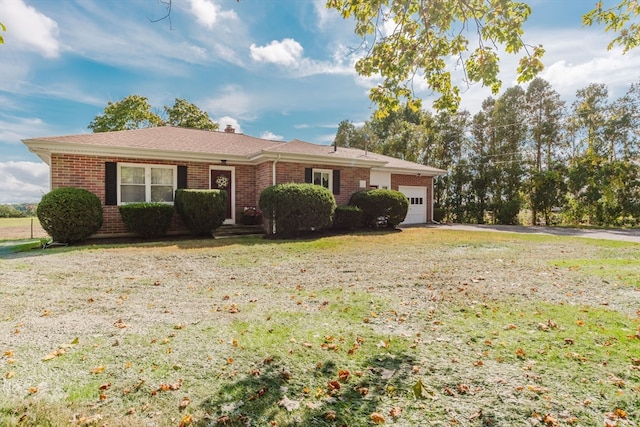 ranch-style house featuring a front lawn and a garage