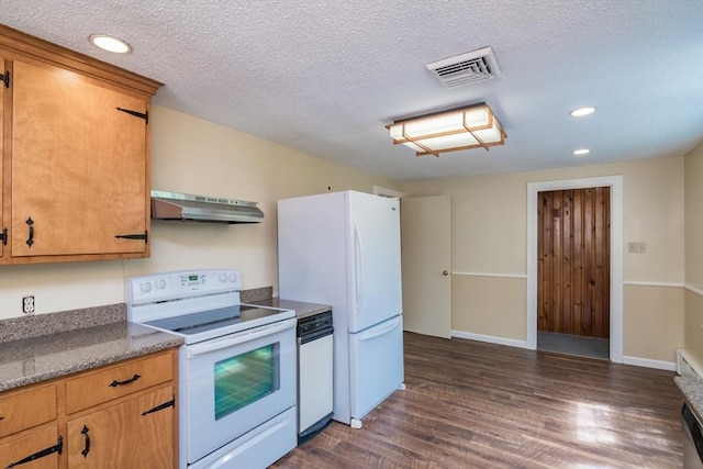 kitchen with recessed lighting, dark wood-style flooring, under cabinet range hood, visible vents, and white appliances