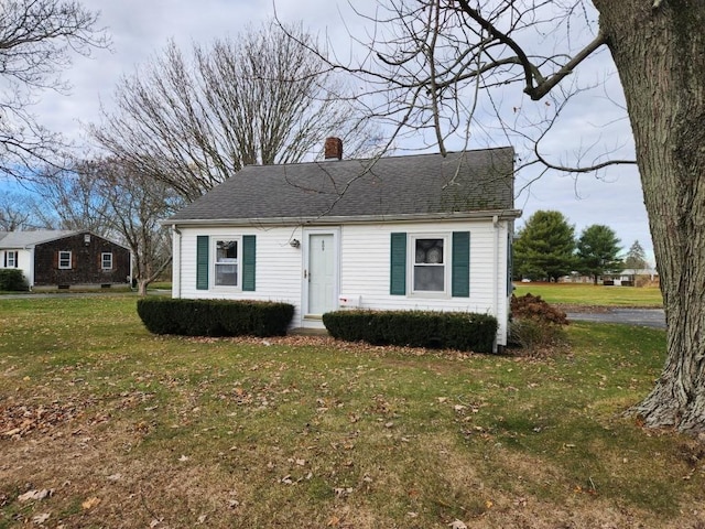 view of front of house featuring a front yard