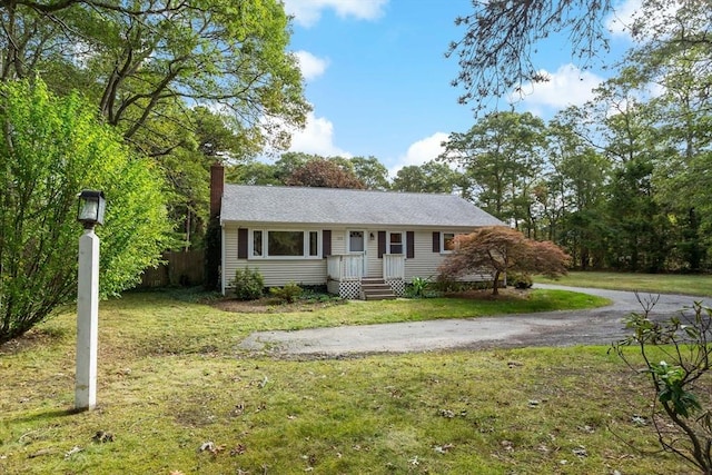 ranch-style house featuring a front lawn