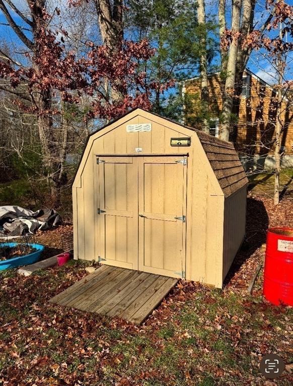 view of outbuilding