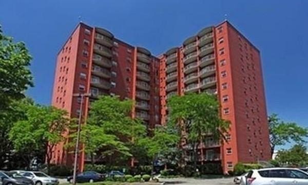view of apartment building / complex