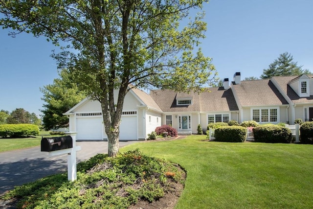 view of front of house featuring a front yard, a garage, and driveway