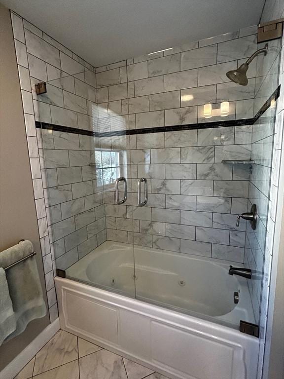 bathroom with combined bath / shower with glass door