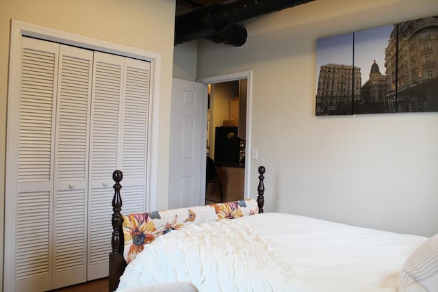 bedroom featuring a closet
