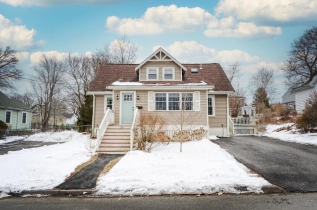 view of front of home featuring aphalt driveway