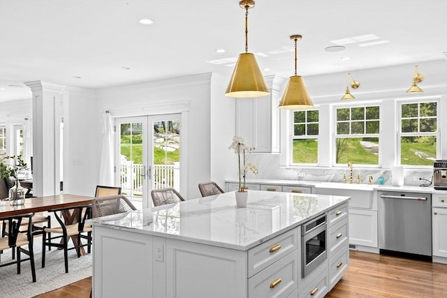 kitchen featuring stainless steel appliances, a center island, wood finished floors, tasteful backsplash, and recessed lighting