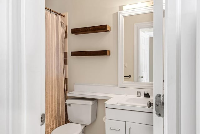 bathroom with toilet, a shower with shower curtain, and vanity