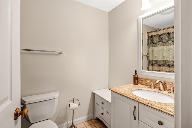 full bathroom featuring toilet, tile patterned flooring, vanity, and baseboards