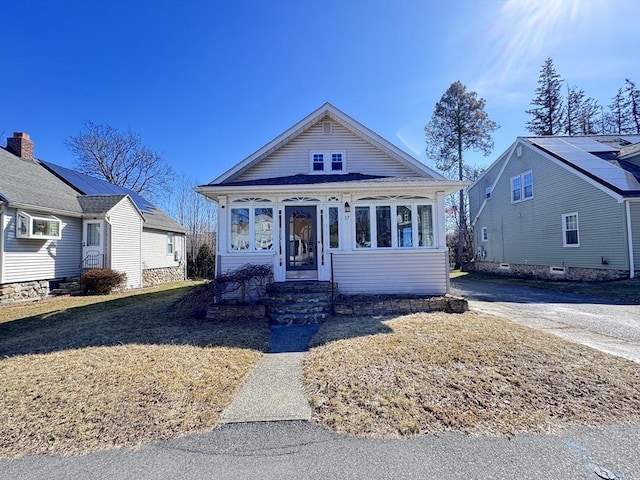 view of front of home with a front lawn