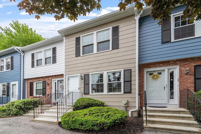 24 Mountainshire Dr Unit 24, Worcester, MA 01606 - view of townhome / multi-family property