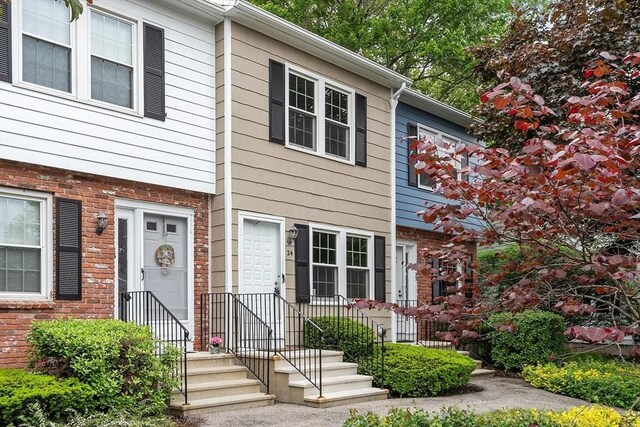 24 Mountainshire Dr Unit 24, Worcester, MA 01606 - multi unit property featuring brick siding