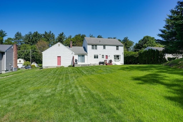 13 Woodland Dr, Hudson, MA 01749 - rear view of house with a lawn