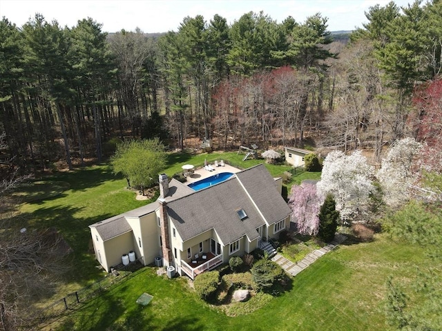bird's eye view with a wooded view