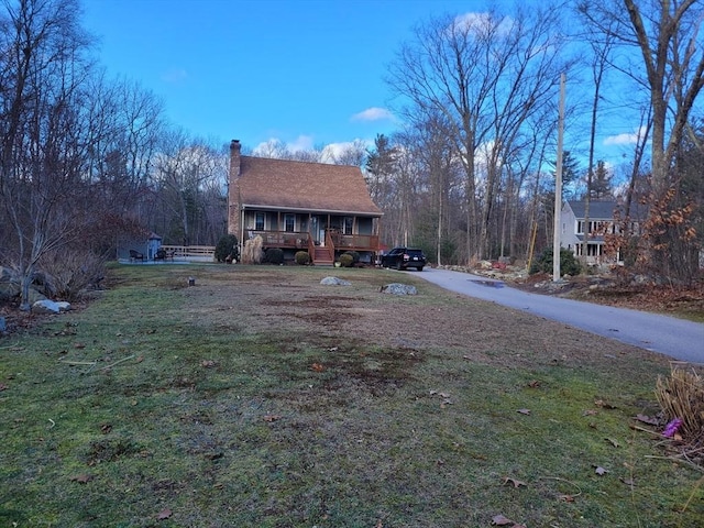 view of front facade with a porch and a front lawn