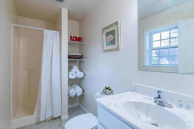 bathroom with a shower with shower curtain, baseboards, toilet, and vanity