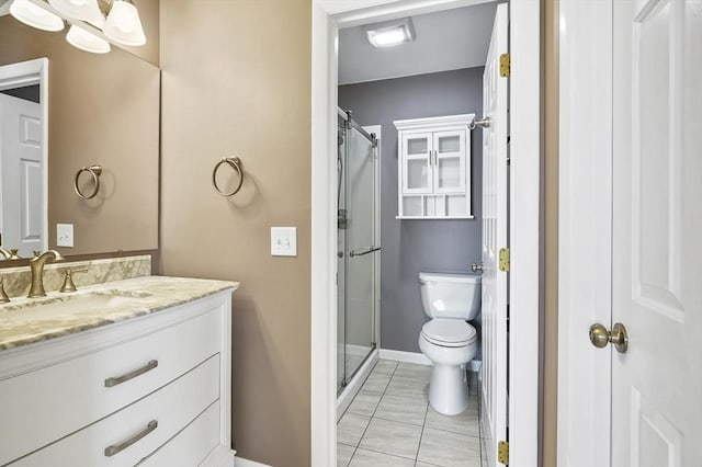 full bathroom featuring an enclosed shower, toilet, vanity, and baseboards